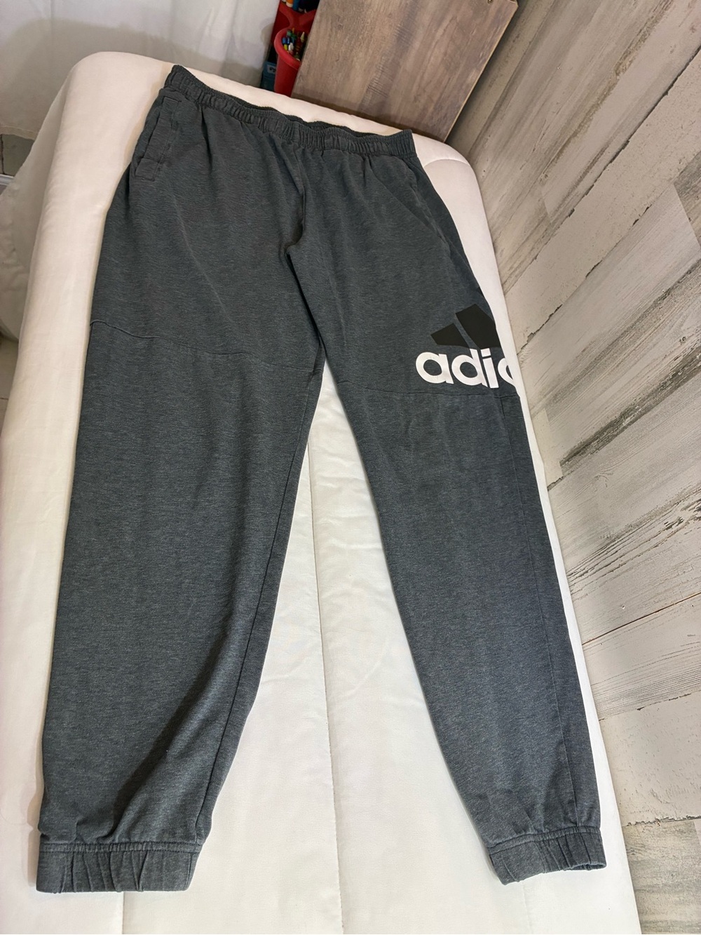 adidas men’s Sz L Charcoal Gray Logo Joggers